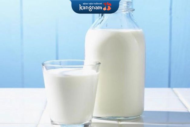 Sữa tươi không đường là nguyên liệu không thể thiếu trong các công thức làm đẹp da