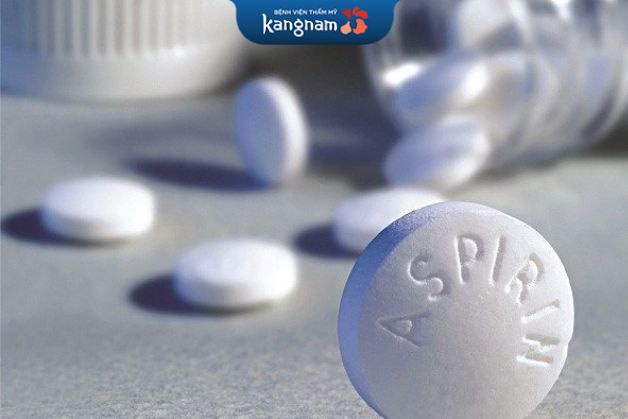 Dùng aspirin trị mụn bọc ở cằm được rất nhiều người áp dụng