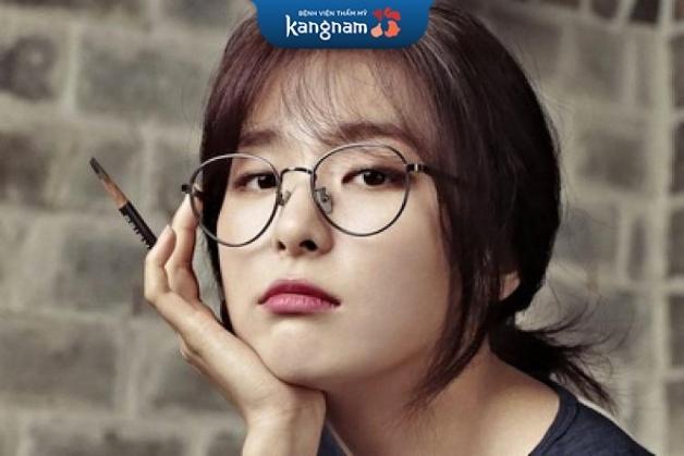 Nâng mũi xong có đeo kính được không?
