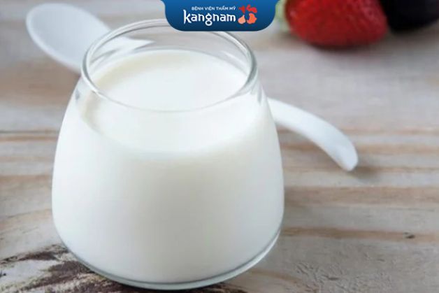 Sữa tươi lên men có chứa hàm lượng axit lactic lớn giúp da mịn màng hơn