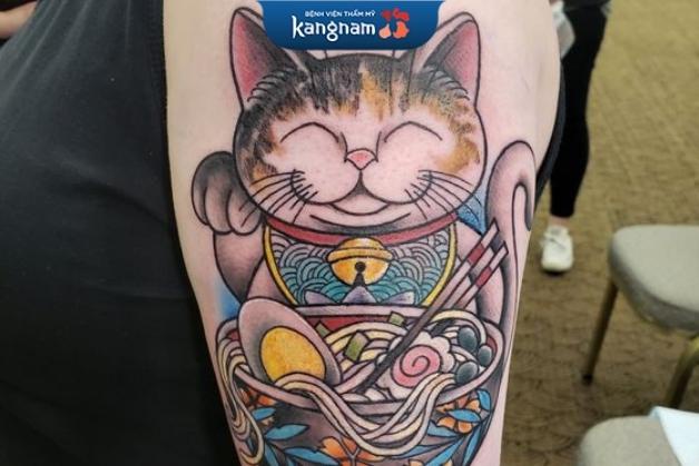 Tattoo mèo ngộ nghĩnh trên bắp tay