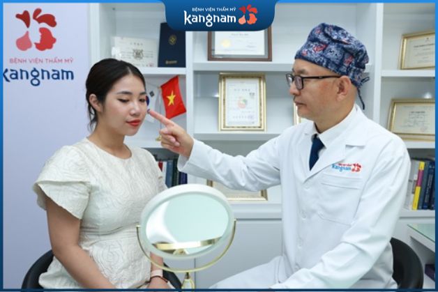 Dr. Kim Jeong Hwang bậc thầy "hồi xuân" làn da