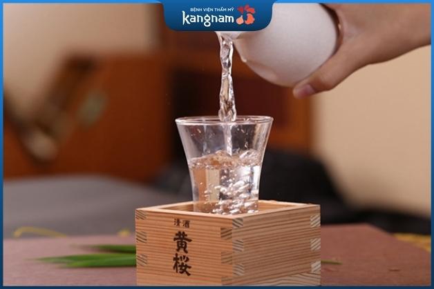 Trị hôi nách ở nhà bằng rượu 