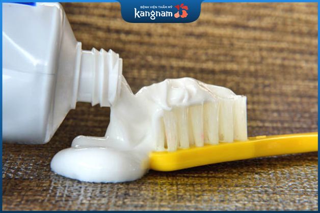 Trong kem đánh răng chứa rất nhiều thành phần có tác dụng diệt khuẩn