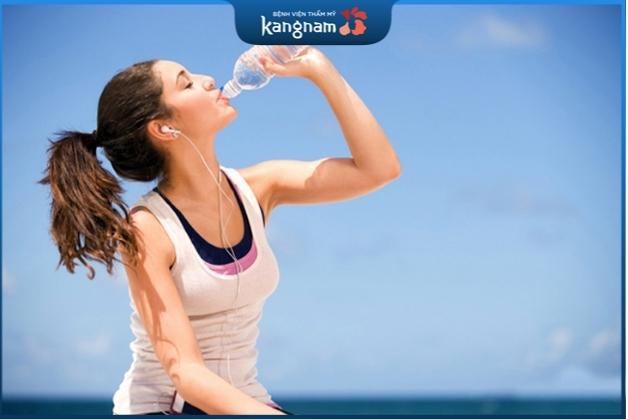 Uống nước giúp cơ thể khỏe mạnh và giảm cân