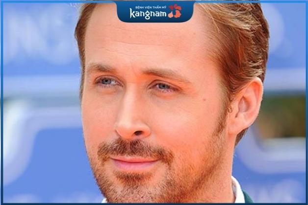 Sống mũi cao thẳng đã góp phần làm cho khuôn mặt anh Ryan Gosling trở nên nam tính và hoàn hảo hơn bao giờ hết