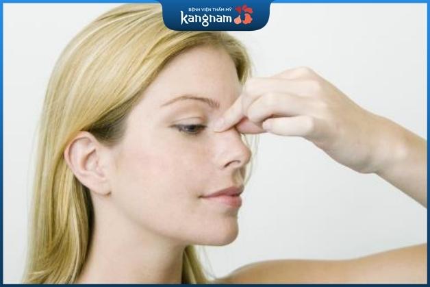 Massage mũi đúng cách giúp khắc phục mũi to bè