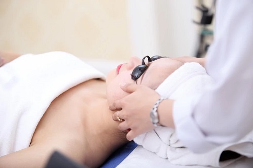 Làm thế nào để tránh tổn thương khi xóa xăm mí mắt?