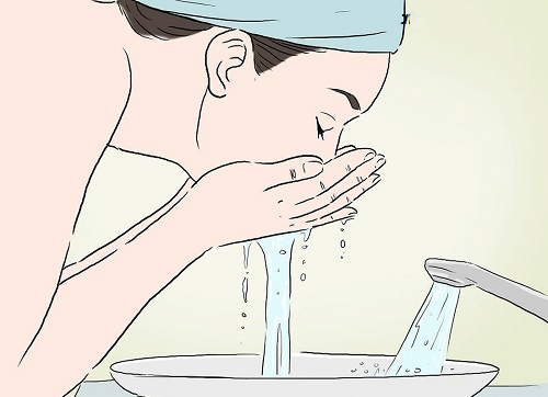 Không sử dụng nước nóng để làm sạch da sau tẩy lông bằng oxy già