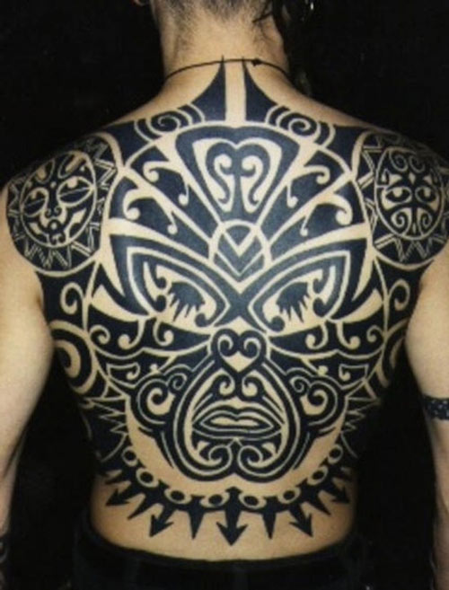 xăm hình maori phủ kín lưng