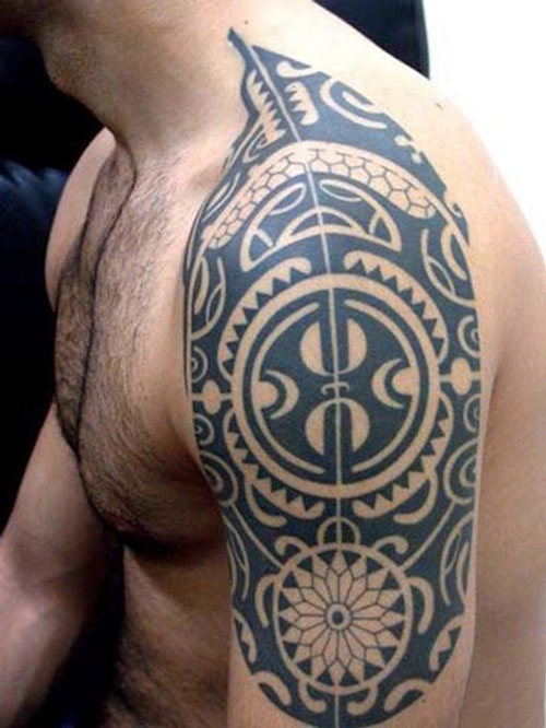 Hình xăm maori ở bắp tay