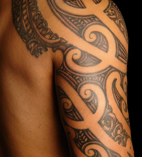 Hình xăm maori full bắp tay