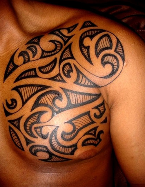 hình xăm maori ở ngực