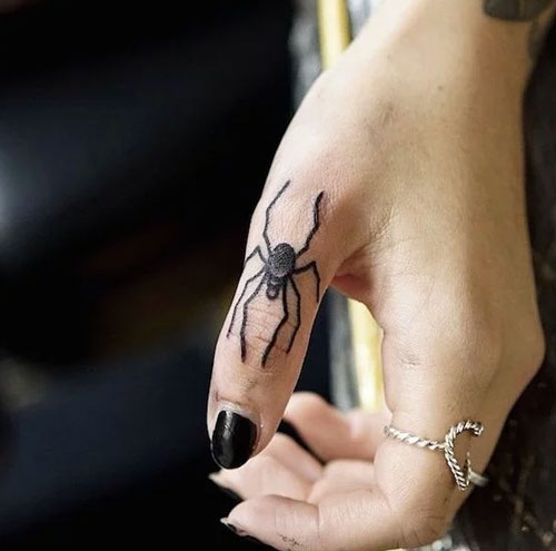 hình xăm nhện ở tay