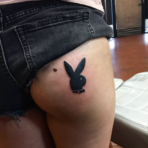 Xăm hình thỏ playboy ở mông