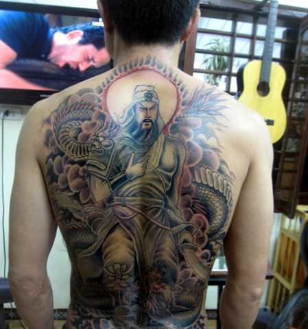 Tattoo hình xăm quan công ở ngực