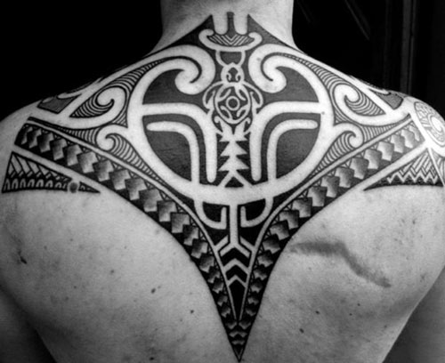 xăm hình maori ở lưng