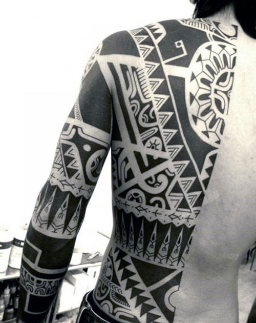 xăm hình maori một bên lưng
