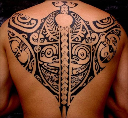 Hình xăm maori full lưng