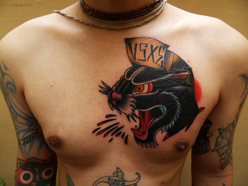 tattoo báo đen ở ngực