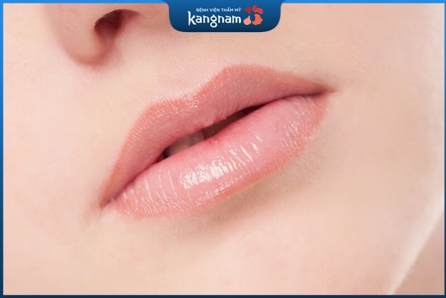 Phun dặm môi giúp cải thiện màu môi không lên chuẩn