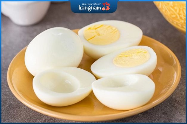 sau khi sửa mũi tốt nhất bạn nên kiêng ăn trứng trong khoảng từ 2 - 4 tuần