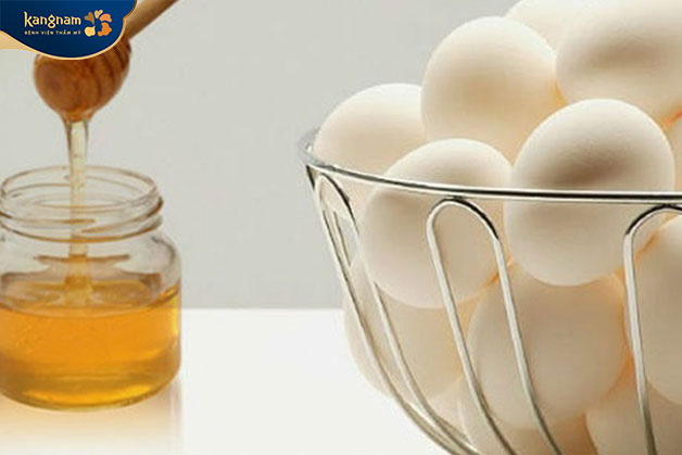 Trộn mật ong và lòng trắng trứng để dưỡng da tay hàng tuần đơn giản ngay tại nhà