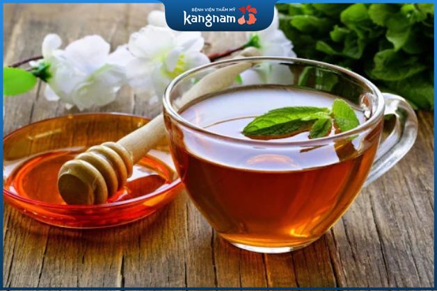 Uống nước trà xanh pha mật ong giảm mỡ bụng