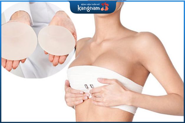 Chăm sóc hậu phẫu không đúng cách sau khi phẫu thuật nâng ngực có thể là nguyên nhân gây tình trạng rạn da