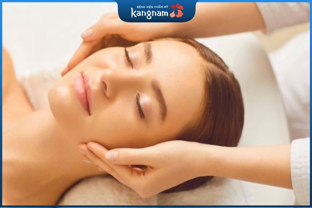 Massage mặt có thể giúp các mô sẹo được làm mềm và tăng lưu lượng máu