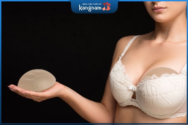 Nâng ngực lộ túi là tình trạng túi độn ngực có thể dịch chuyển hoặc lộ rõ ​​qua da