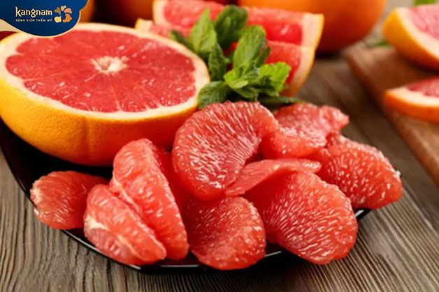 Trái cây có vị chua, chứa nhiều Vitamin C giúp cải thiện da mặt nam giới khô nhăn