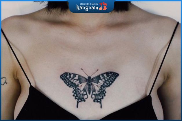 Tattoo cánh bướm ở ngực nữ giới