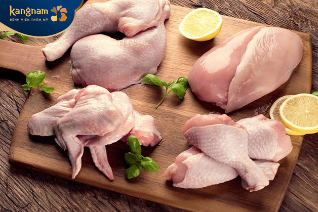 Trong thịt gà chứa nhiều dưỡng chất quan trọng có lợi cho sức khỏe