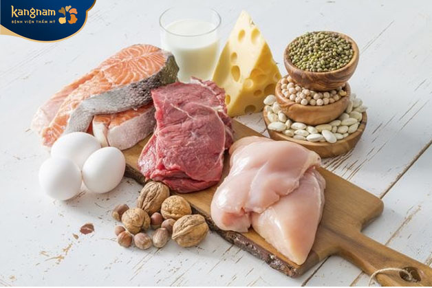Bổ sung protein từ các nguồn thực phẩm như thịt nạc và thịt ức gà