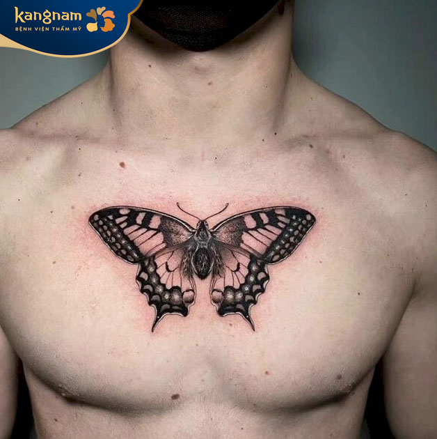 Hình xăm con bướm trên ngực cho nam cũng đang trở thành xu hướng
