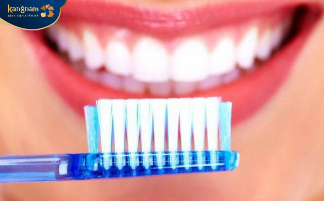 Sau khi phun môi từ 5 - 7 ngày có thể đánh răng