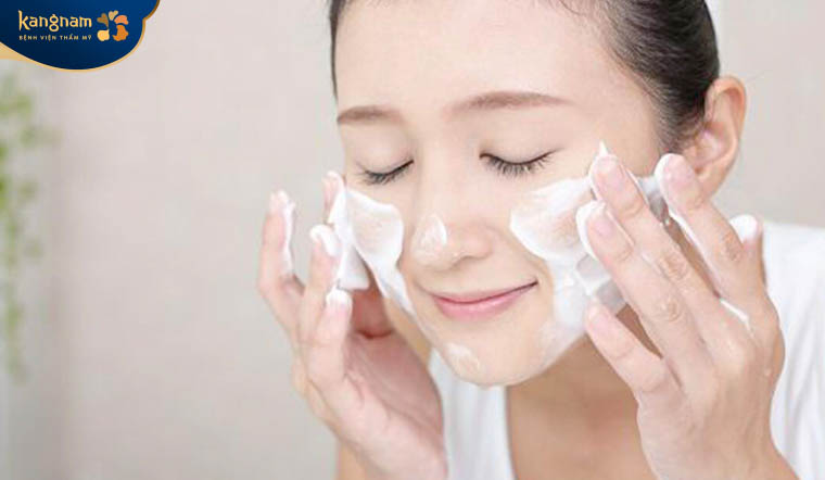 Chăm sóc da mặt đúng cách giúp đẩy lùi sự hình thành mụn cám