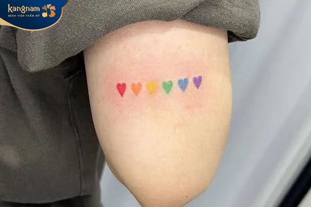 Xăm LGBT nhỏ nhắn bằng những hình trái tim