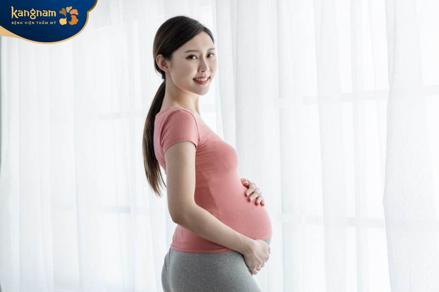Có bầu không nên tiêm botox để đảm bảo an toàn cho thai nhi