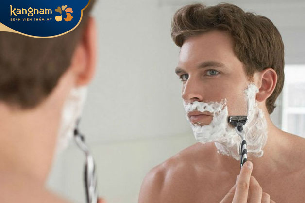 Tránh cạo râu hoặc nặn mụn khi da bị viêm và sưng