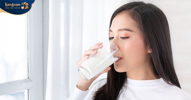 Trong sữa có nhiều dưỡng chất giúp tăng kích thước ngực 