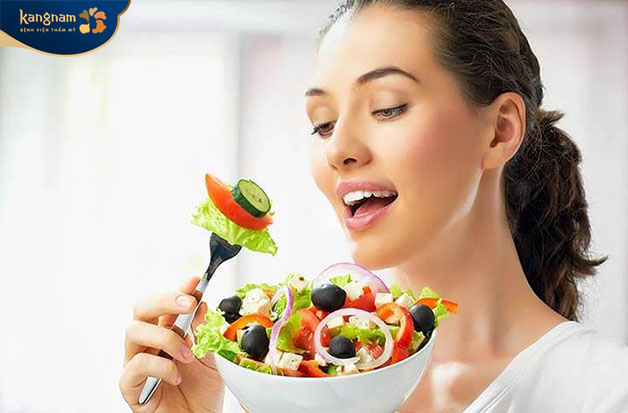 Chế độ ăn nhiều hoa quả và rau củ sẽ giúp da phục hồi nhanh hơn 