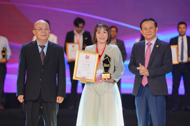 Đại diện hệ thống thẩm mỹ Kangnam nhận giải "The best of Viet Nam 2023"