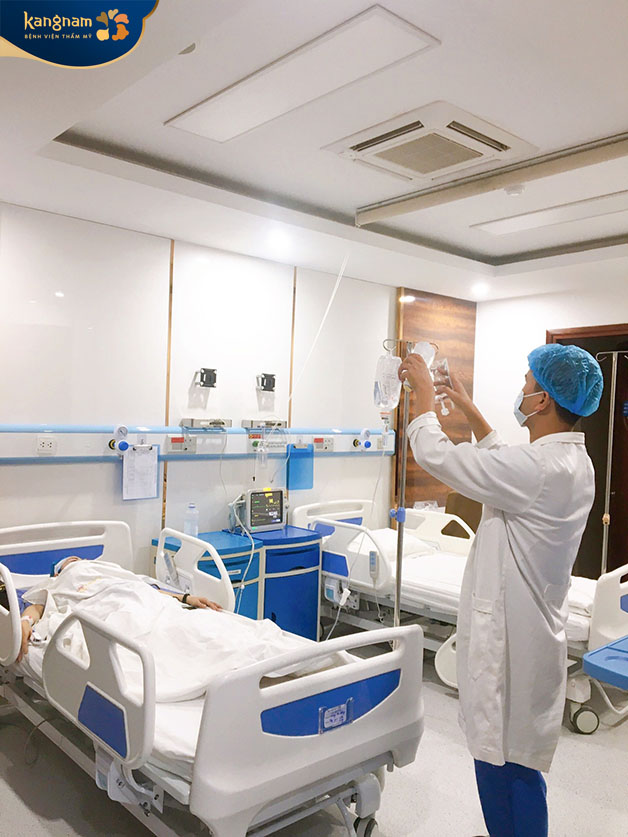 Y tá, điều dưỡng tại Kangnam luôn sẵn sàng hỗ trợ nhằm mang đến khách hàng sự thoải mái nhất 