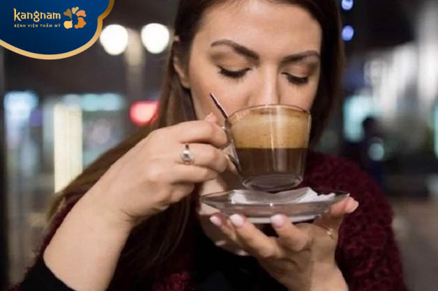 thành phần caffein trong cà phê cũng là tác nhân khiến mỡ ở bầu ngực giảm