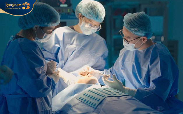 Với những trường hợp nặng bị nhiễm trùng cần phải thực hiện phẫu thuật nạo vét 