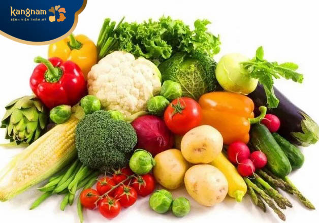 Ăn nhiều hoa quả, rau củ để cung cấp thêm vitamin A, vitamin C