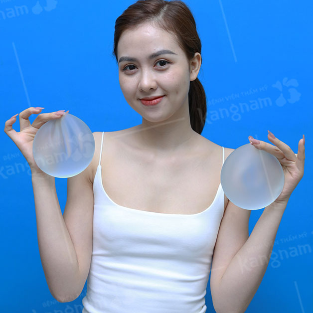 Kangnam khuyến khích khách hàng chọn size ngực vừa vặn, cân đối