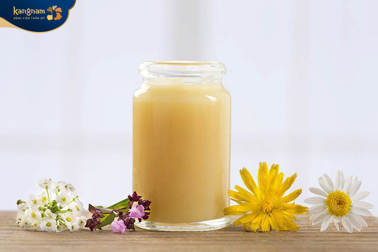 Sữa ong chúa chứa chất acid tự nhiên